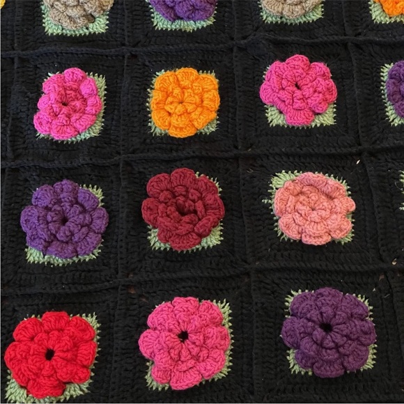 Vtg Crocheted Granny Square 3D Puffy Flowers Afghan Throw blanket - Picture 2 of 11